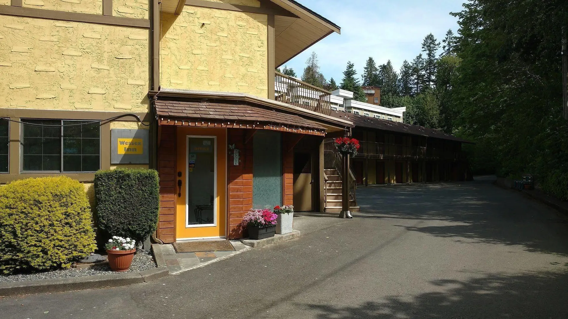 Wessex Inn By The Sea Cowichan Bay Canada